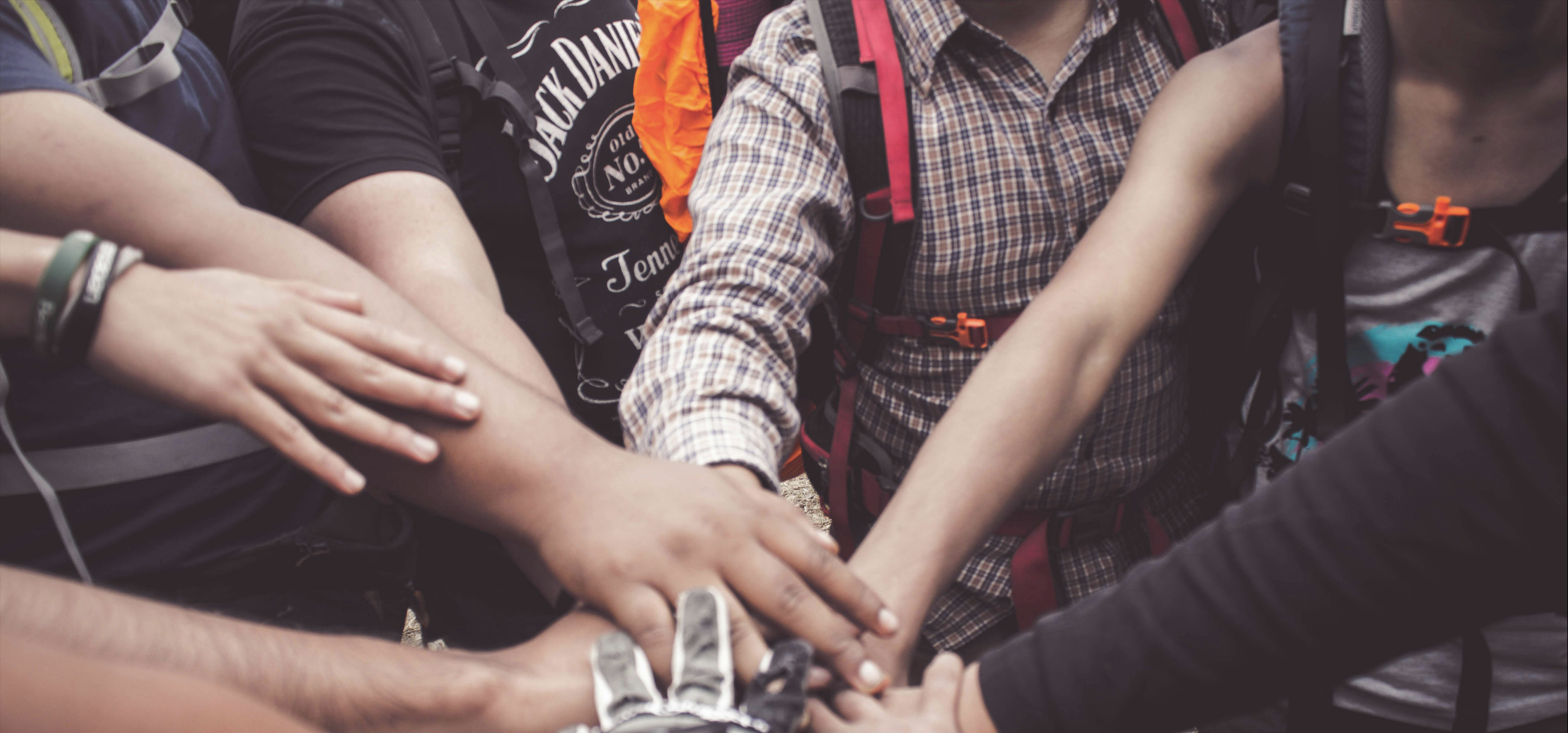 kozosseghalozat_kezed_1