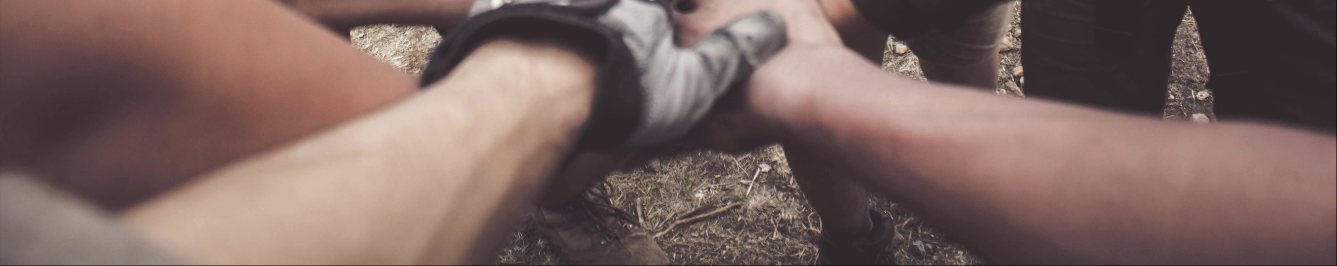 kozosseghalozat_kezek_2